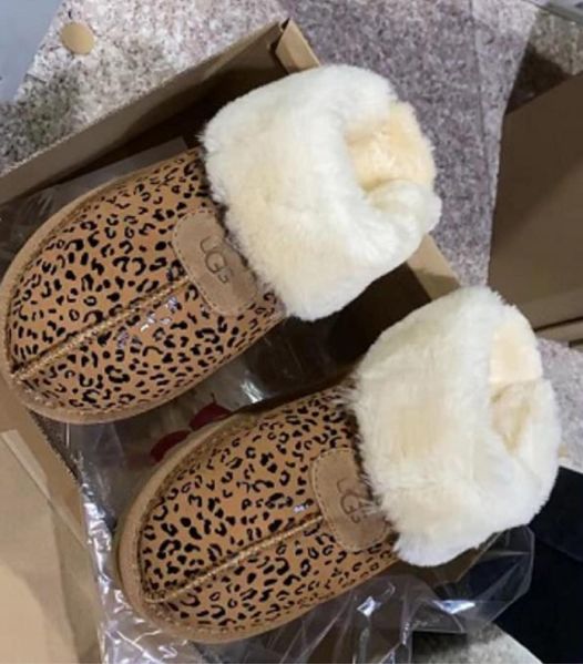 Ugg fashion slippers